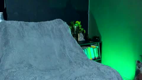 jamesgolden_ online show from September 11, 4:55 am