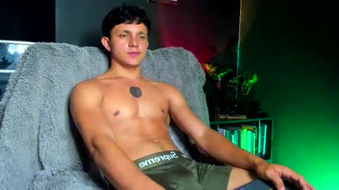 jamesgolden_ online show from October 1, 2:26 am