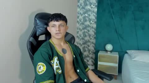 jamesgolden_ online show from February 25, 11:30 am