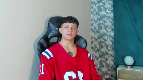 jamesgolden_ online show from February 27, 11:31 am