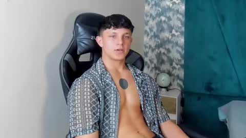 jamesgolden_ online show from February 28, 8:39 pm