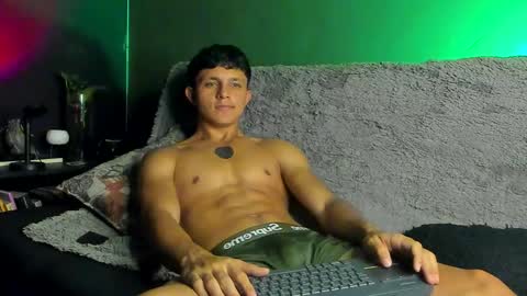 jamesgolden_ online show from September 18, 1:40 am