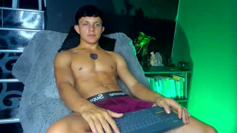 jamesgolden_ online show from September 12, 4:56 am