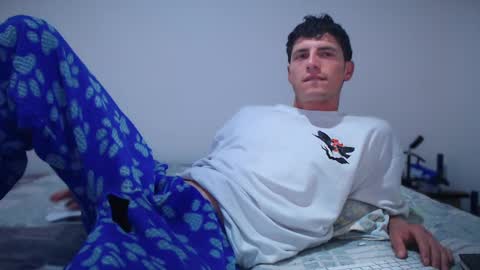 Snapshot of jamesss____ chatting on February 10, 7:17 pm jamesss____ online show from February 10, 7:17 pm