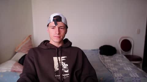 Snapshot of jamesss____ chatting on December 21, 3:31 pm jamesss____ online show from December 21, 3:31 pm