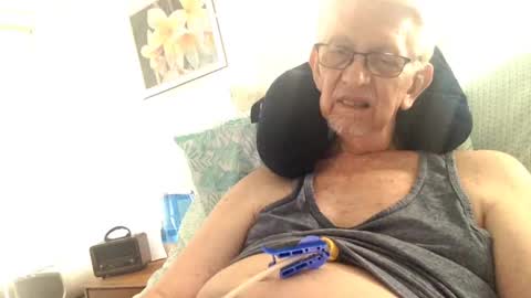 Snapshot of jamestheolder2 chatting on September 23, 2:16 pm james age 75 online show from September 23, 2:16 pm