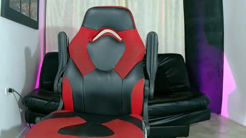 Jamithindependent model online show from April 11, 9:13 am