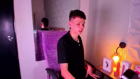 Snapshot of jasson_smit chatting on October 17, 1:31 am J A S S O N online show from October 17, 1:31 am