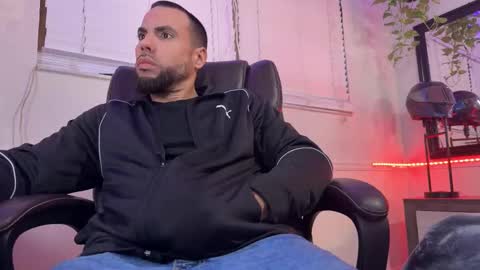 JcMax305 online show from February 1, 8:51 pm