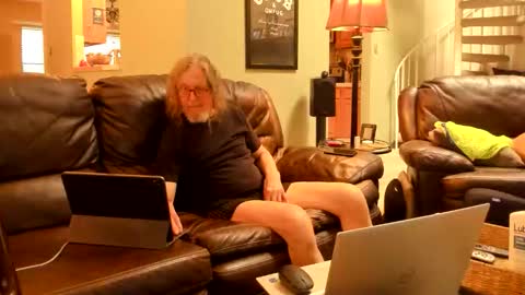 JDinEuless online show from April 12, 7:59 pm