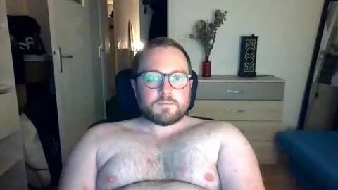Snapshot of jeuneloup92 chatting on October 21, 8:55 pm jeuneloup92 online show from October 21, 8:55 pm