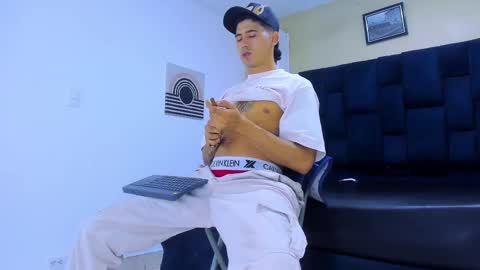 Snapshot of jhonn_rhyss chatting on September 18, 3:19 am Jhon online show from September 18, 3:19 am