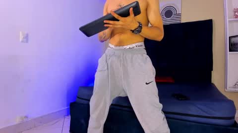Snapshot of jhonn_rhyss chatting on January 16, 2:51 am Jhon online show from January 16, 2:51 am