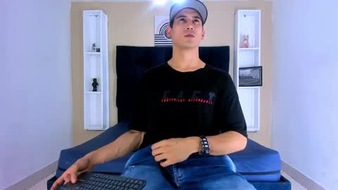 Snapshot of jhonn_rhyss chatting on December 3, 3:40 am Jhon online show from December 3, 3:40 am