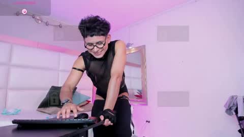 JHONNATHAN online show from April 16, 8:31 pm