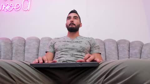 Snapshot of joao_batista_team chatting on February 25, 12:14 am JOAO BATISTA online show from February 25, 12:14 am