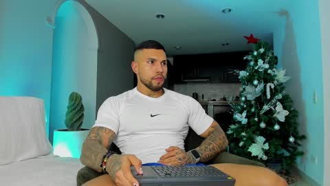 joe_esthetic online show from December 20, 11:47 pm