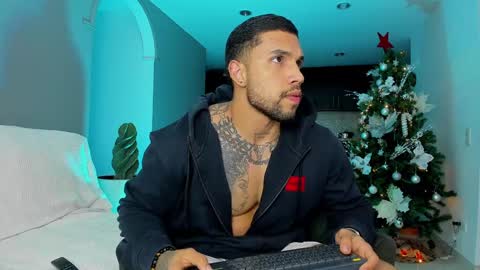 joe_esthetic online show from December 17, 12:45 am