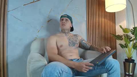 Snapshot of joeysexx1 chatting on October 13, 4:18 am online show from October 13, 4:18 am