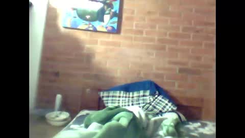 Snapshot of johan70nsexy chatting on October 22, 2:04 am johan70nsexy online show from October 22, 2:04 am