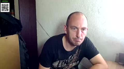Snapshot of johanbarker chatting on December 11, 5:10 pm Johan online show from December 11, 5:10 pm