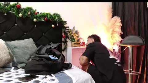 John  online show from December 14, 11:06 am