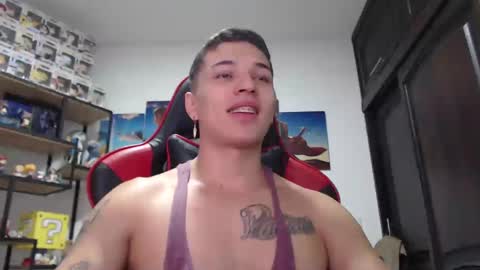 Snapshot of john_s117 chatting on January 23, 2:44 am JOHN online show from January 23, 2:44 am