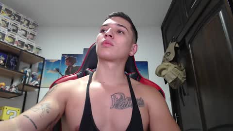 Snapshot of john_s117 chatting on January 1, 11:51 pm JOHN online show from January 1, 11:51 pm