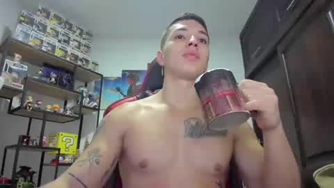 Snapshot of john_s117 chatting on December 17, 11:39 am JOHN online show from December 17, 11:39 am
