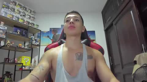 Snapshot of john_s117 chatting on December 4, 11:35 pm JOHN online show from December 4, 11:35 pm