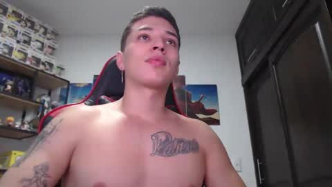 Snapshot of john_s117 chatting on February 20, 12:52 am JOHN online show from February 20, 12:52 am