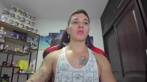 Snapshot of john_s117 chatting on December 21, 12:09 am JOHN online show from December 21, 12:09 am