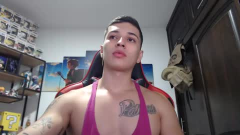 Snapshot of john_s117 chatting on January 4, 1:42 am JOHN online show from January 4, 1:42 am