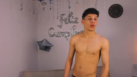 john_ssnow29 online show from March 29, 9:42 am