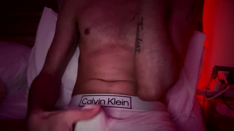 Snapshot of johnerik_95 chatting on January 1, 5:54 am John online show from January 1, 5:54 am