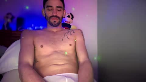 Snapshot of johnerik_95 chatting on January 26, 12:43 pm John online show from January 26, 12:43 pm