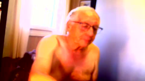 Snapshot of johnjohn6226623 chatting on January 18, 3:05 pm johnjohn6226 online show from January 18, 3:05 pm