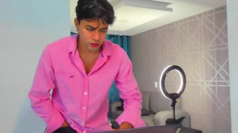 johnny_bravo777 online show from February 17, 3:47 am