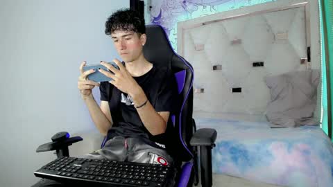 johnny_cagee online show from April 8, 4:02 am