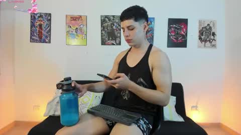 Instagram jonathanfit14 online show from December 18, 11:23 pm