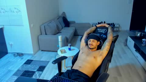 jonnyporn1 online show from November 1, 9:30 pm