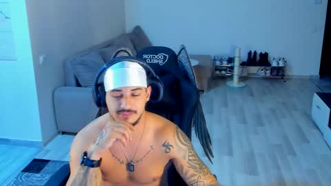 jonnyporn1 online show from October 22, 7:49 pm