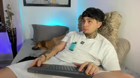 juan_alvarez18 online show from September 28, 6:00 am