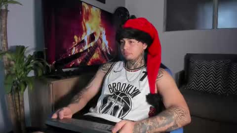 juan_alvarez18 online show from December 2, 1:41 am