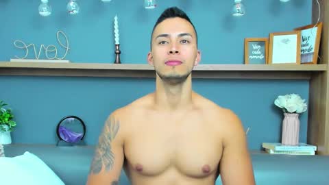 Snapshot of juan_muscle chatting on February 24, 12:52 am juan_muscle online show from February 24, 12:52 am