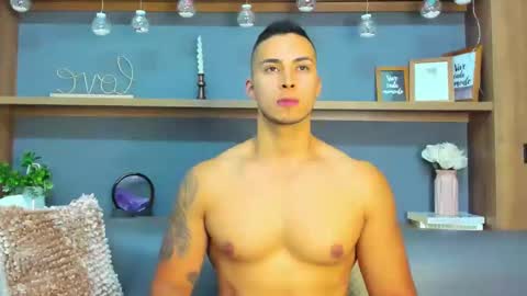 Snapshot of juan_muscle chatting on February 20, 2:18 am juan_muscle online show from February 20, 2:18 am