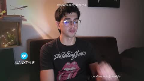 Snapshot of juancamroom chatting on October 17, 3:10 am . online show from October 17, 3:10 am
