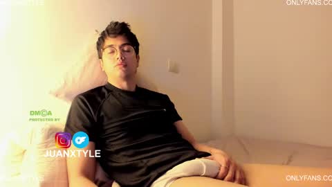 Snapshot of juancamroom chatting on December 18, 1:05 am . online show from December 18, 1:05 am