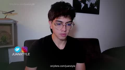 Snapshot of juancamroom chatting on October 4, 5:18 pm . online show from October 4, 5:18 pm