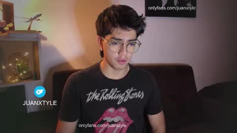 Snapshot of juancamroom chatting on October 20, 2:59 am . online show from October 20, 2:59 am